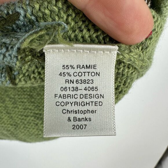 Vintage Green Sweater with Nature Scene - Picture 4 of 12